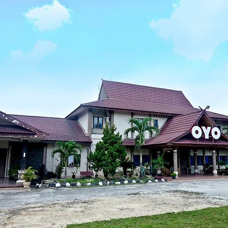 Oyo 627 Tirta Kencana Syariah Pekanbaru Exterior photo