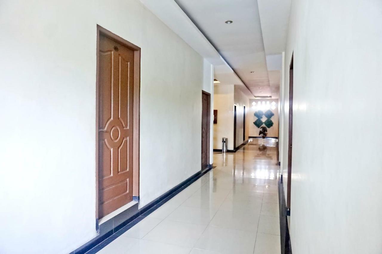 Oyo 627 Tirta Kencana Syariah Pekanbaru Exterior photo