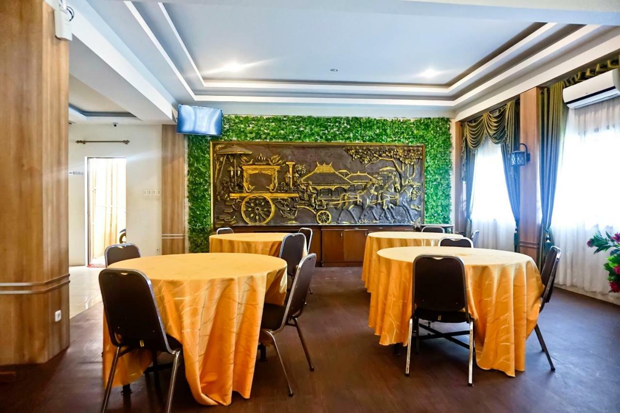 Oyo 627 Tirta Kencana Syariah Pekanbaru Exterior photo
