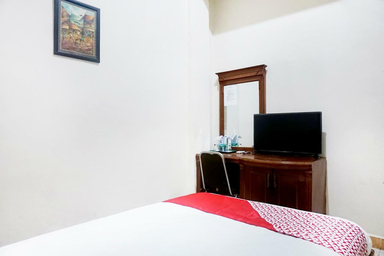 Oyo 627 Tirta Kencana Syariah Pekanbaru Exterior photo